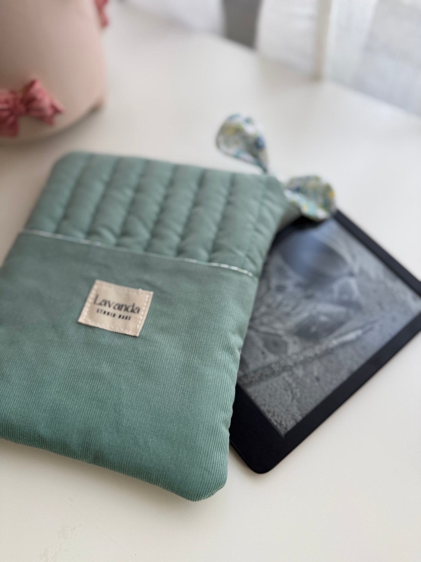 Capa Kindle cápsula pastel pistácio