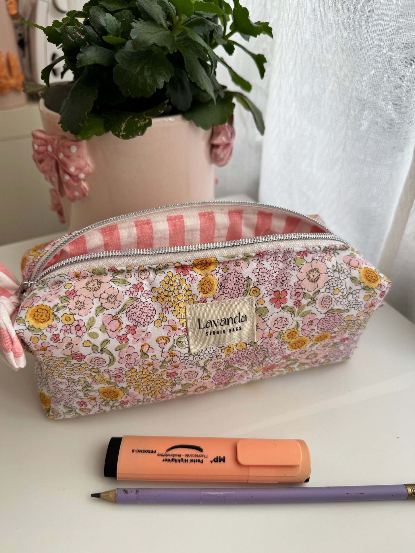 A. Estojos para canetas🌸4