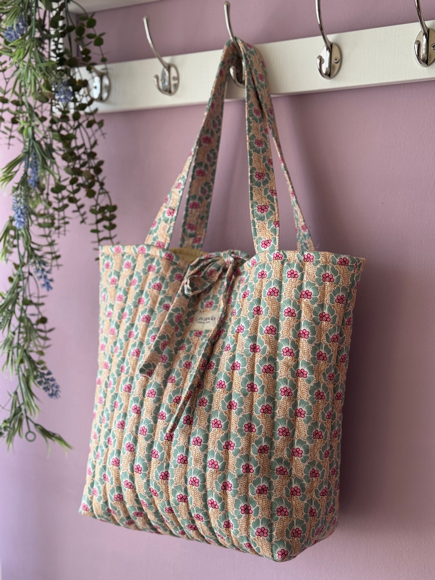 Bolso de mano Adina miel floral.