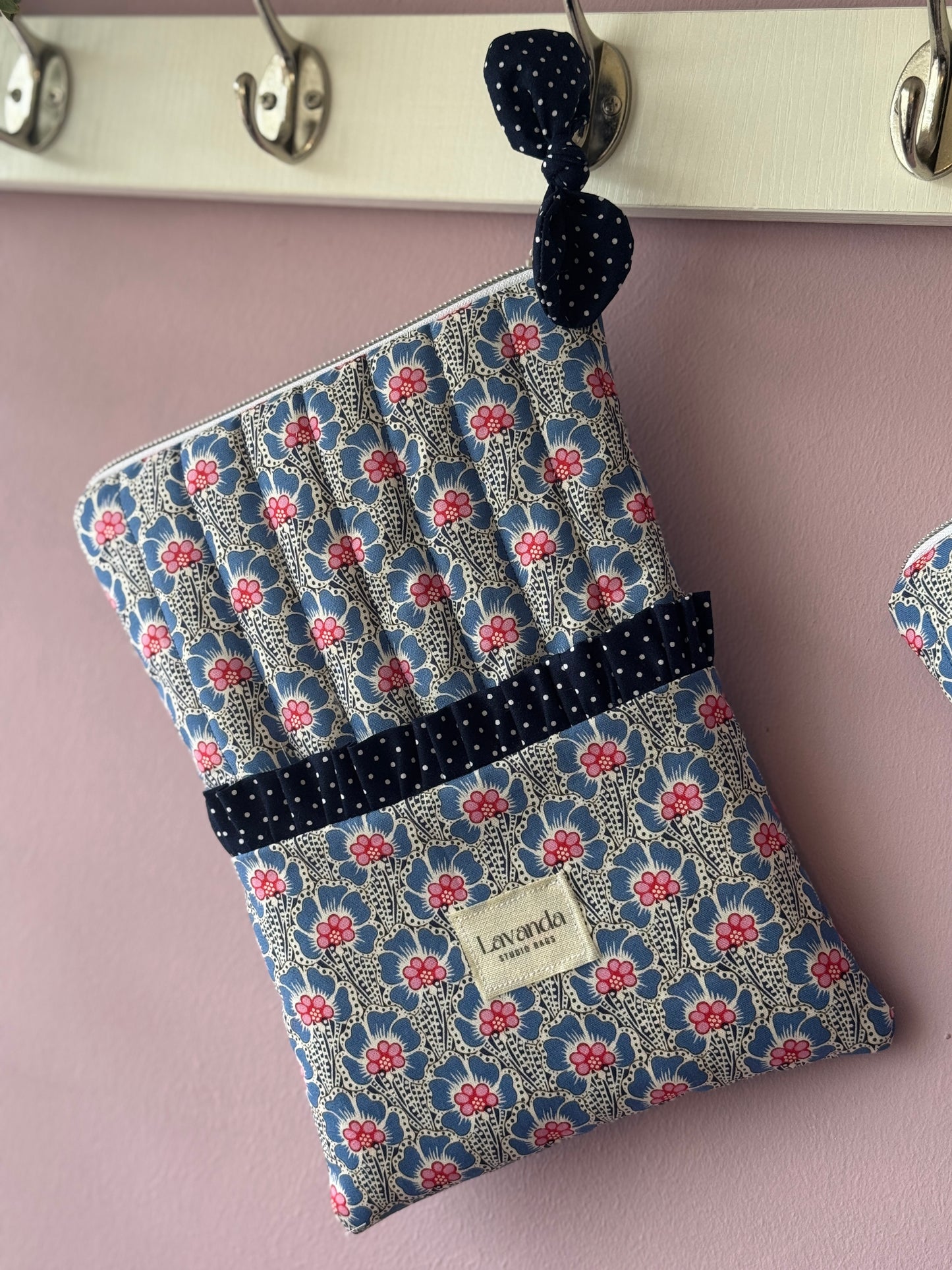 Kindle sleeve blue love floral