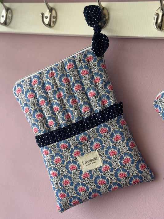 Kindle sleeve blue love floral