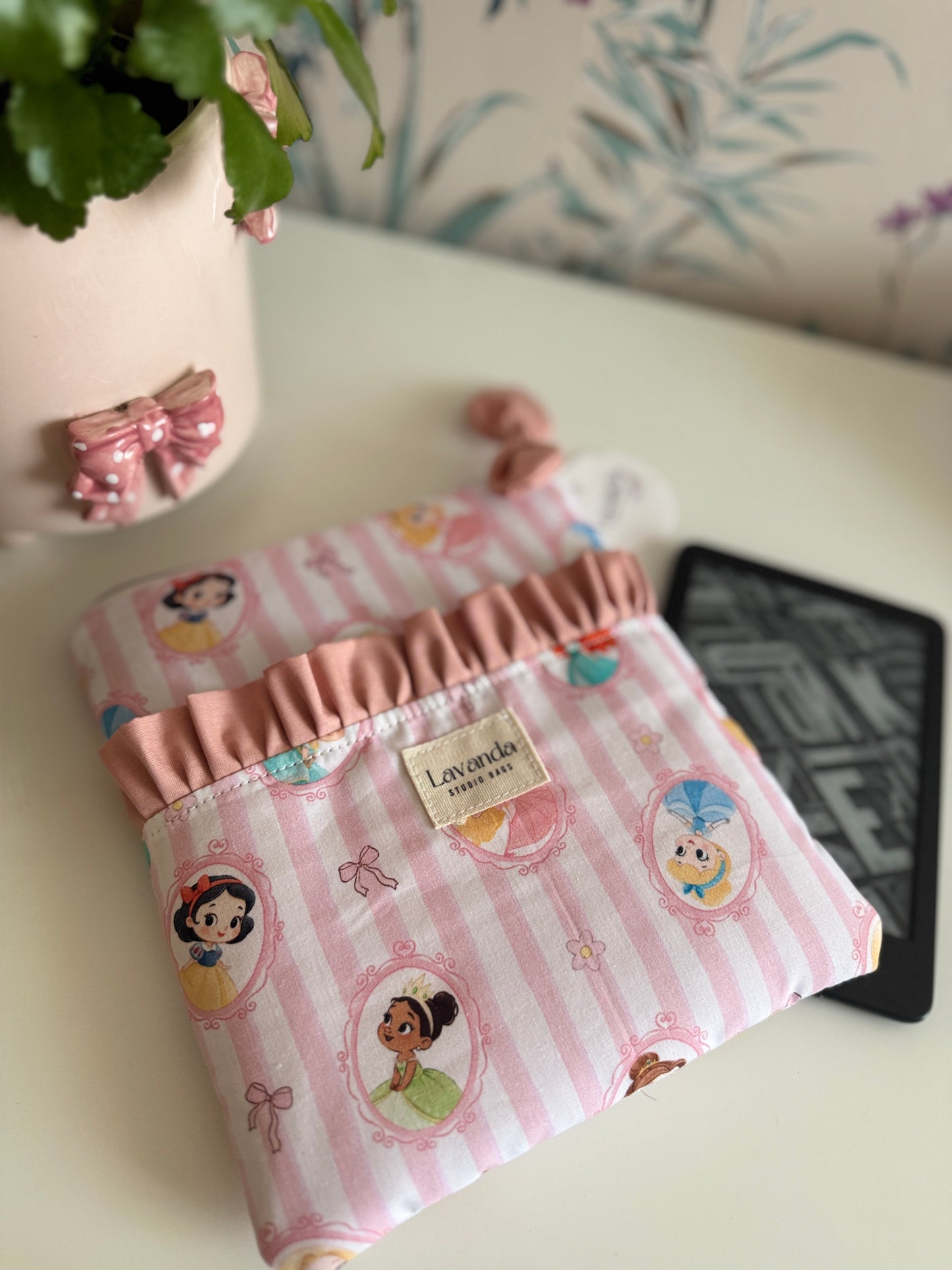 Kindle/ kobo/ book sleeve princess 🎀