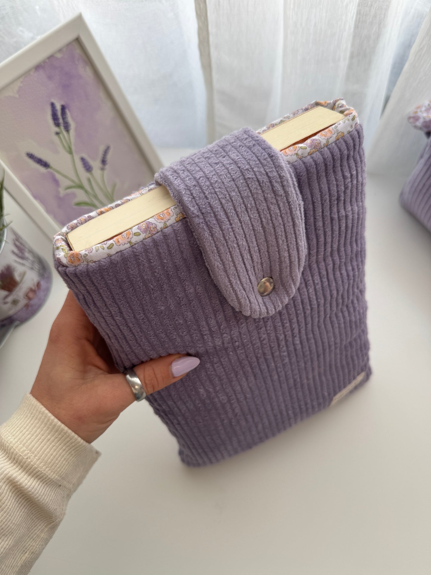 Book sleeve with button closure lilac pana.