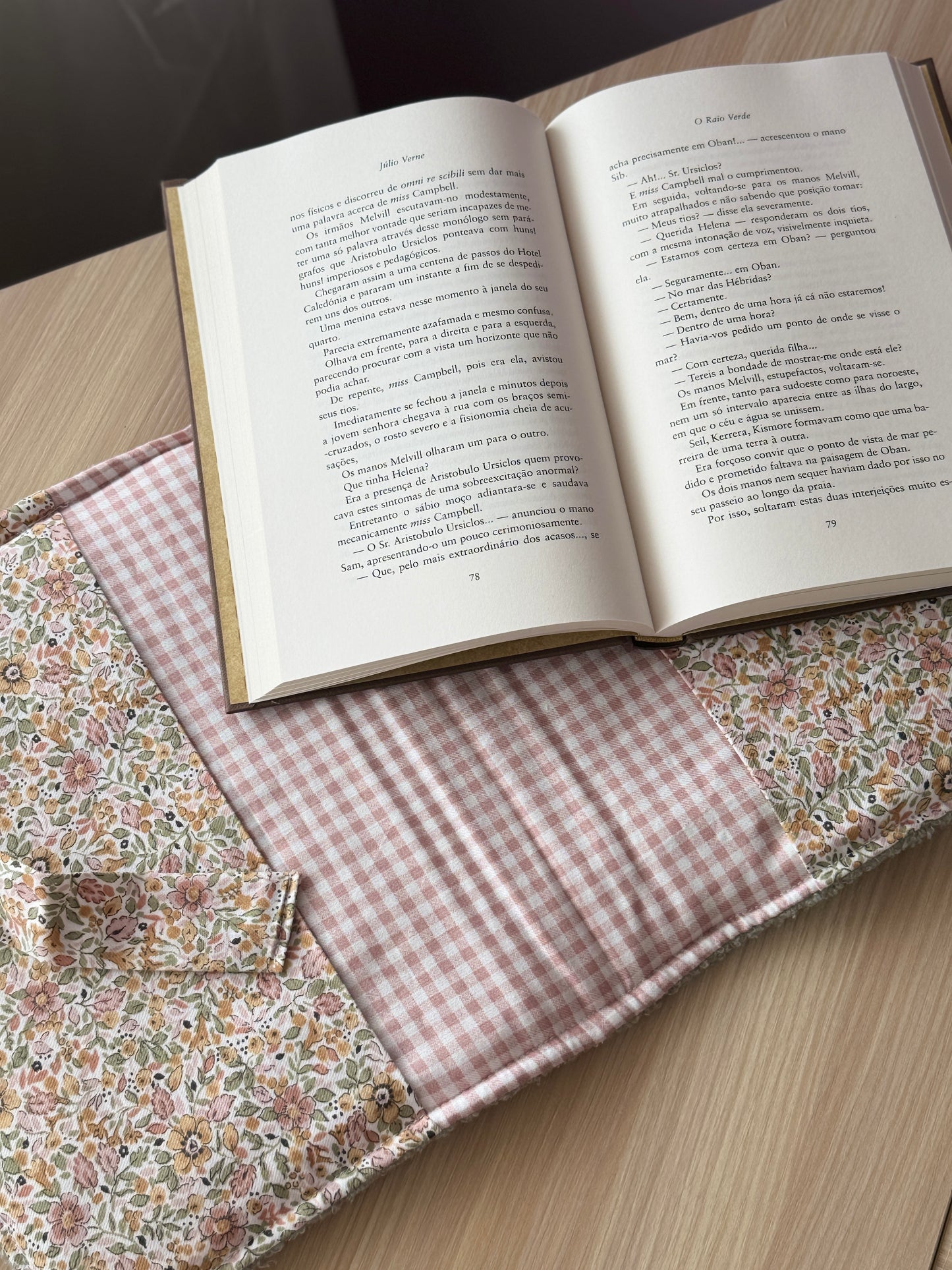 Book cover with flaps teddy green