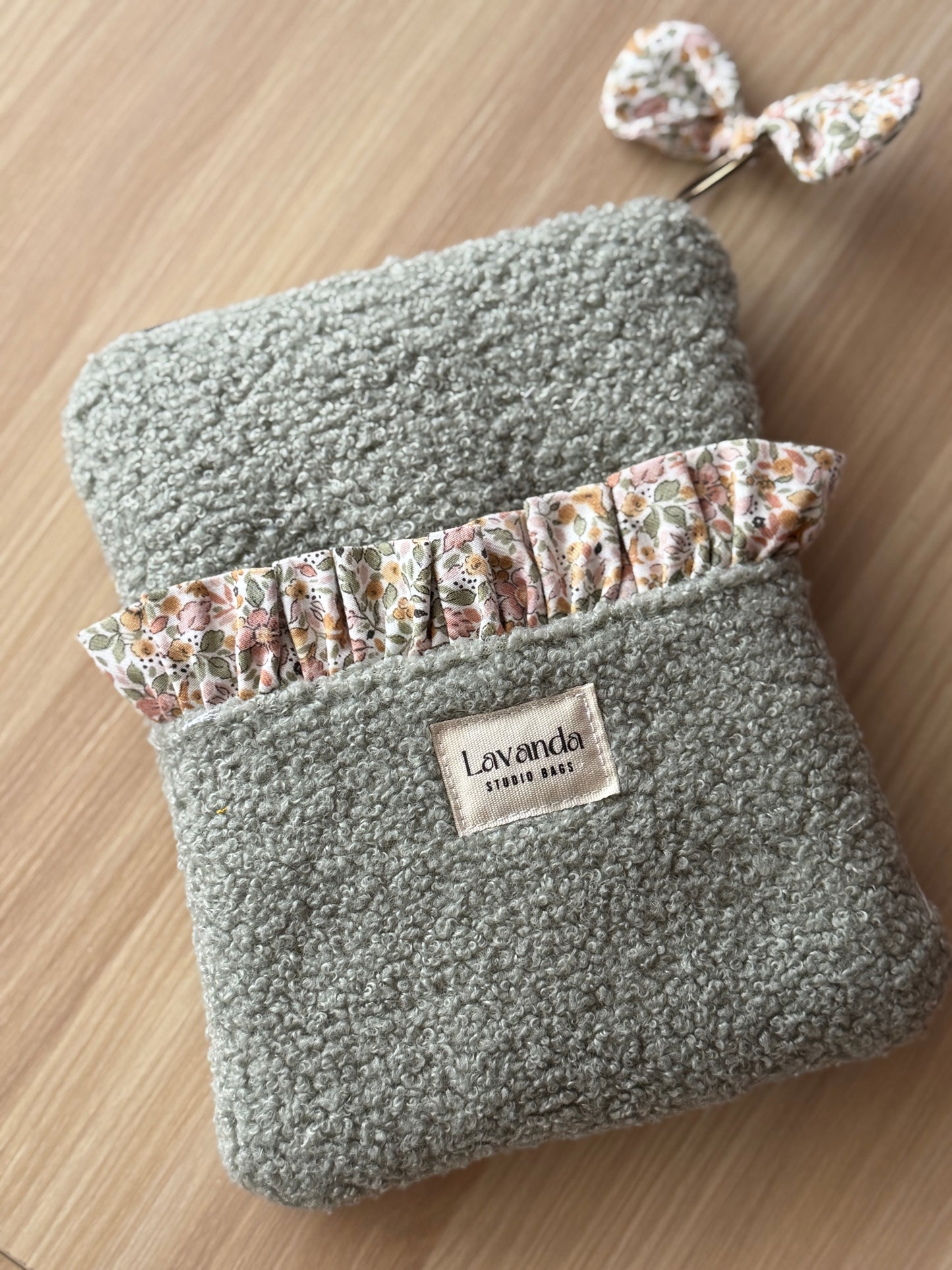 Kindle sleeve teddy green and flowers