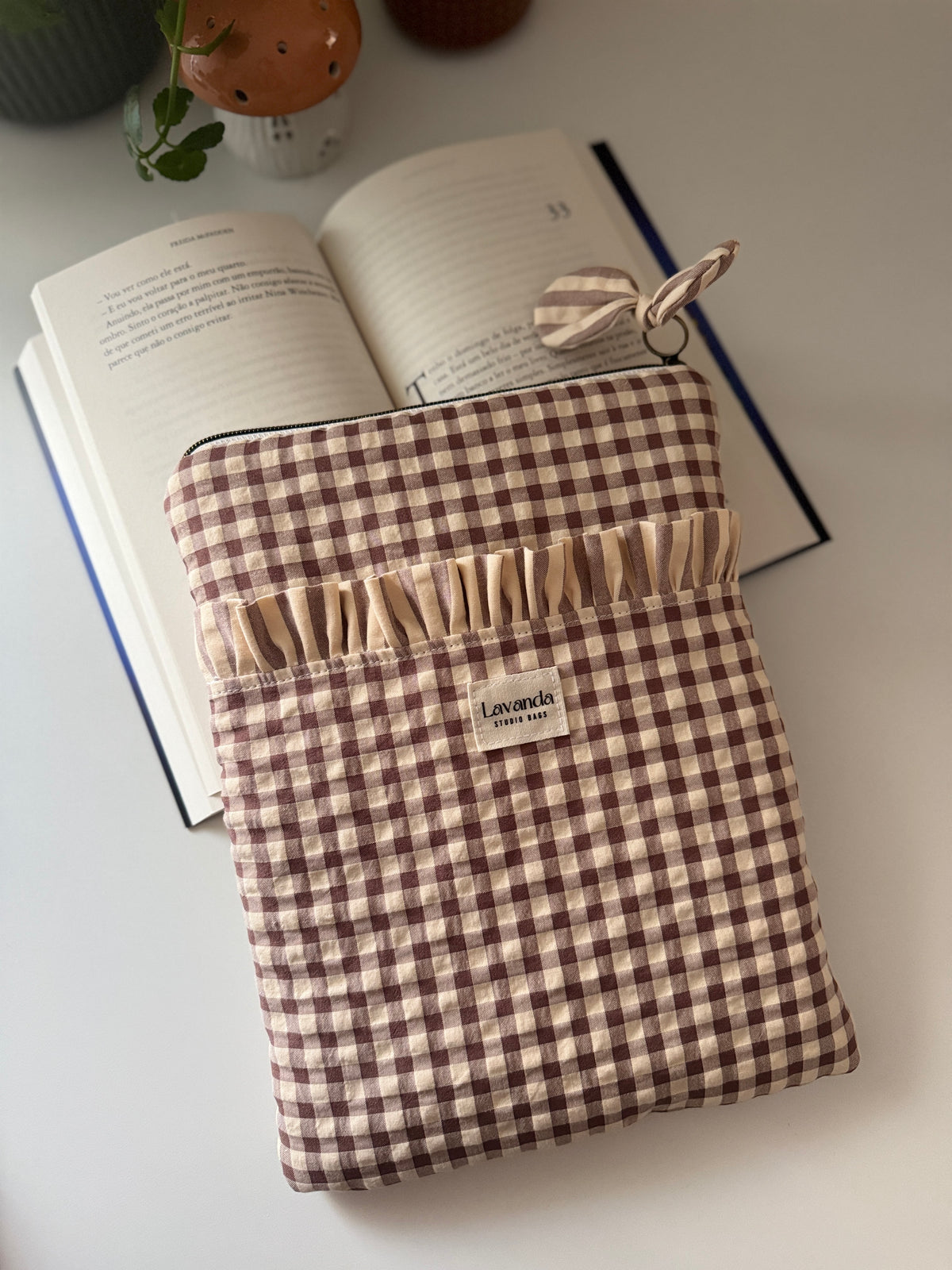 Book sleeve Vichy camel and vainilla with pocket