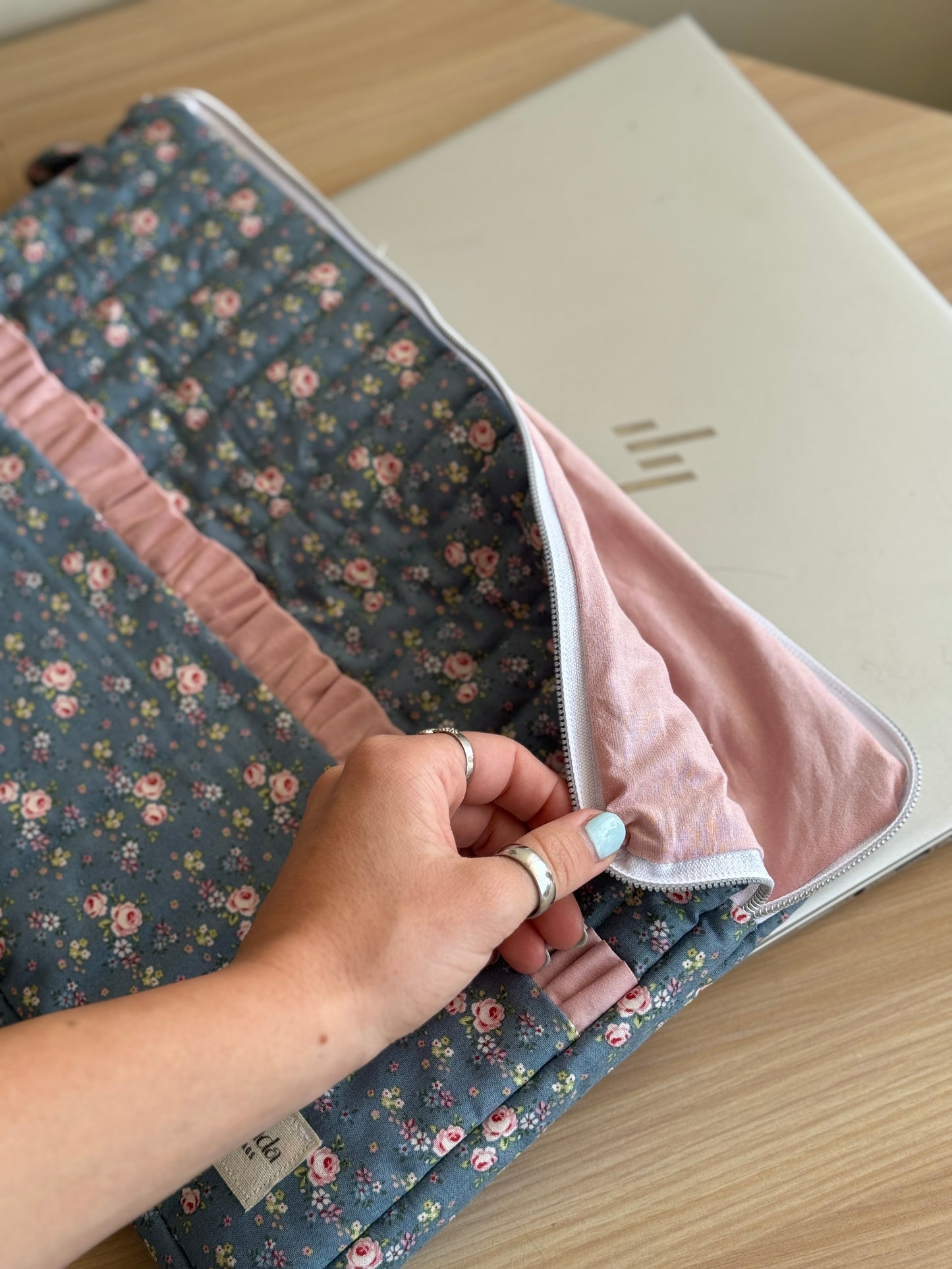 Ocean blue flowers laptop case.