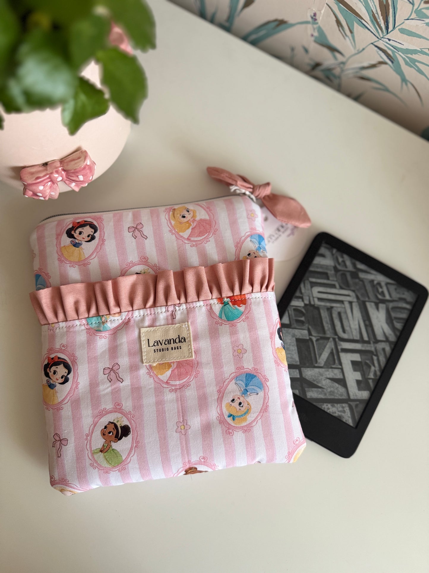Kindle/ kobo/ book sleeve princess 🎀