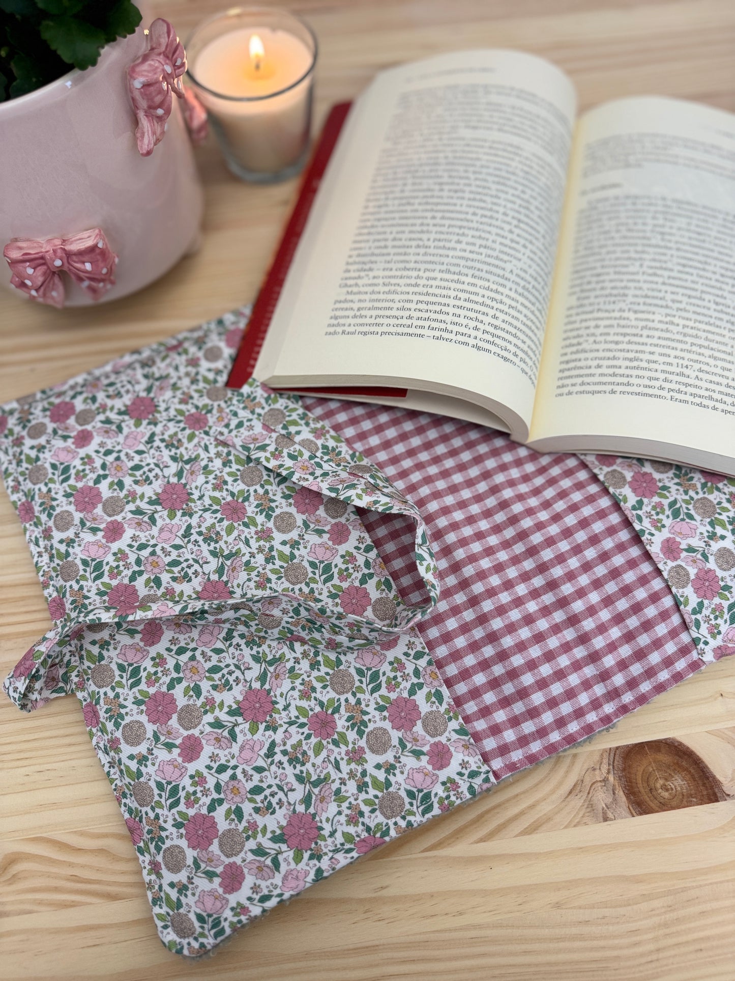 Book cover with flaps teddy green and flowers