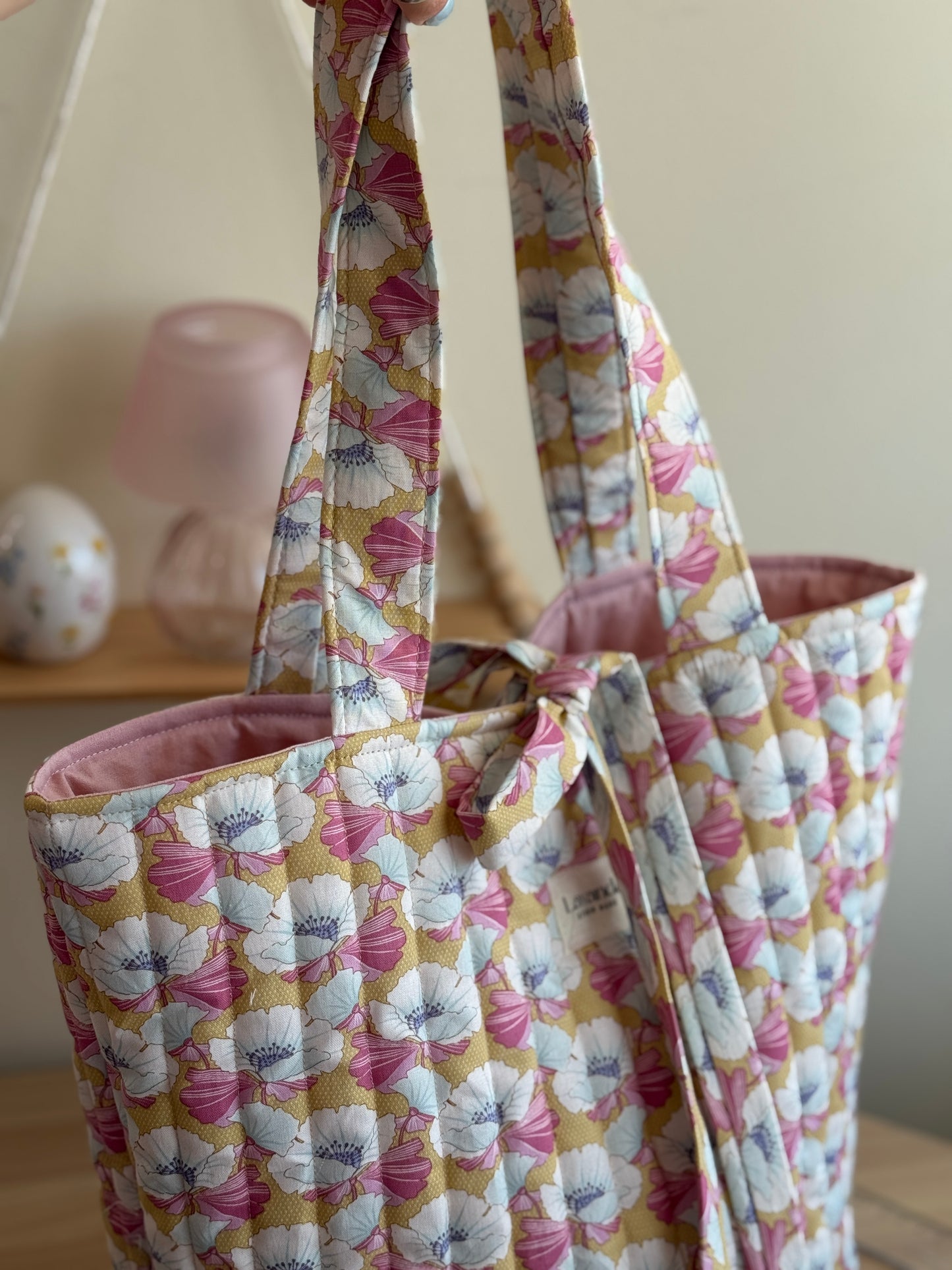 B.Tote bag nucifera flowers.