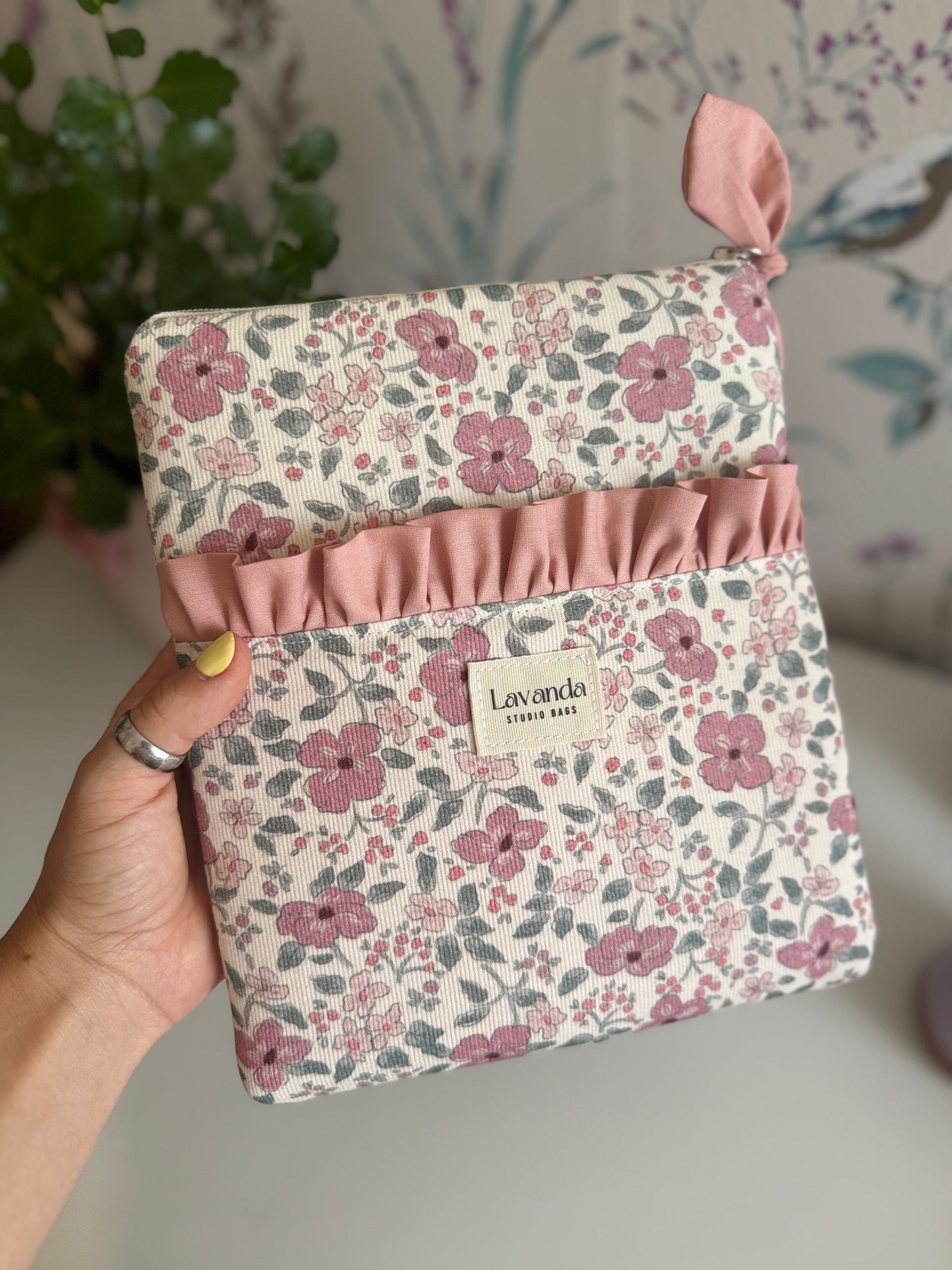 Kindle sleeve pink and flowers