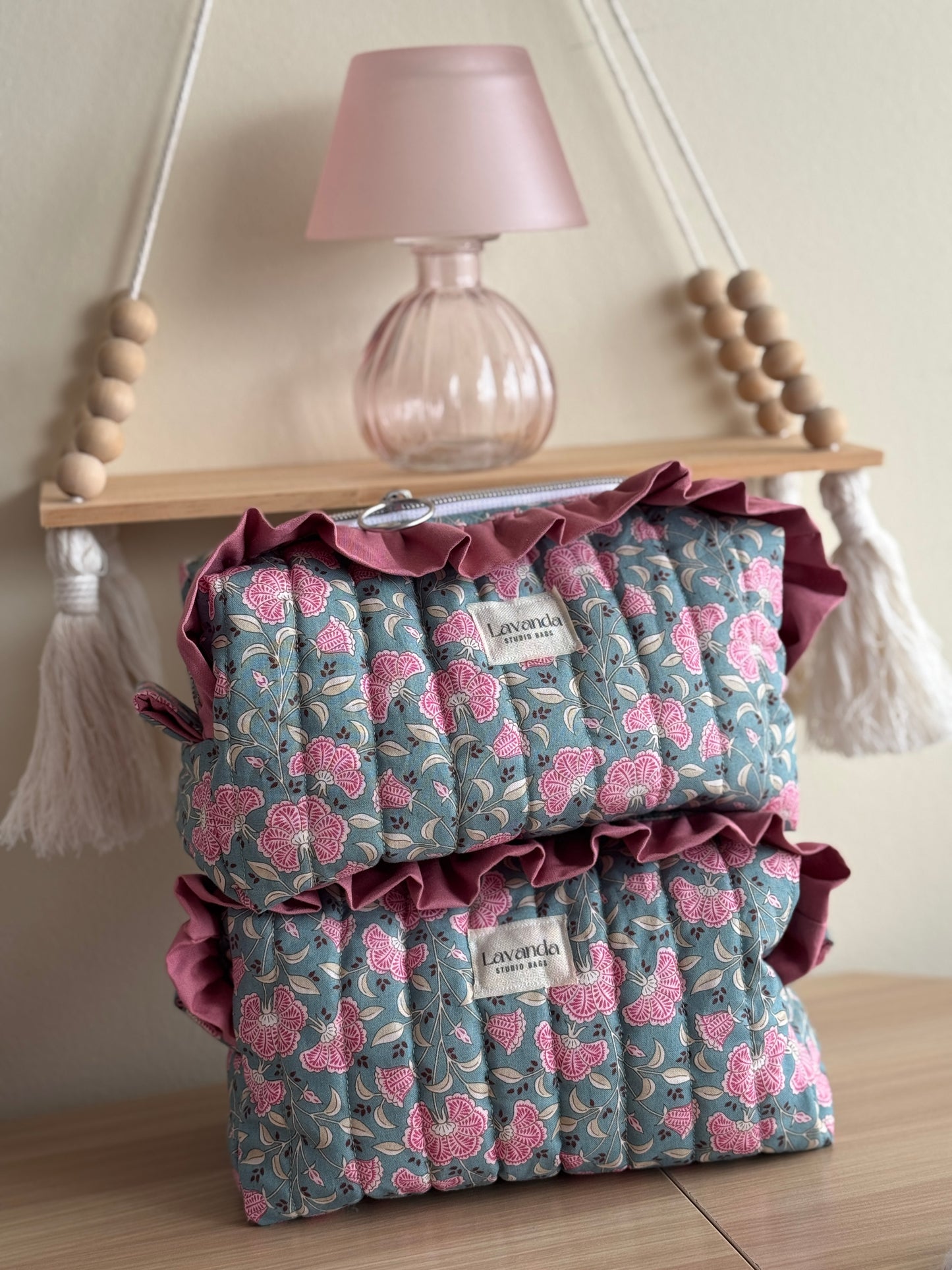a.Cosmetic bag green floral wind