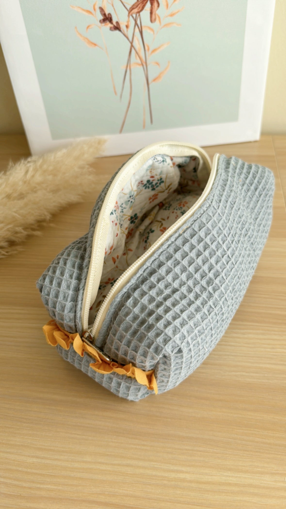 Cosmetic bag waffle / Lirio line.