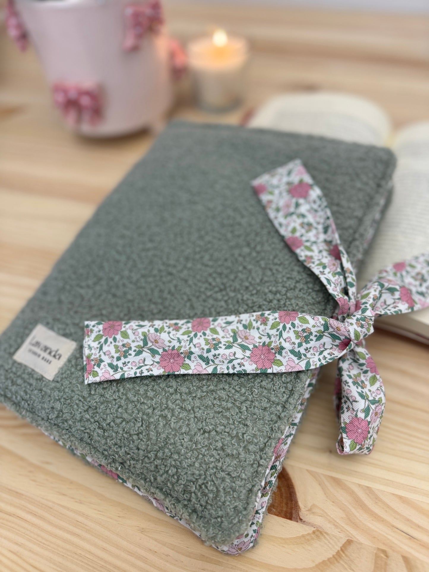 Book cover with flaps teddy green and flowers