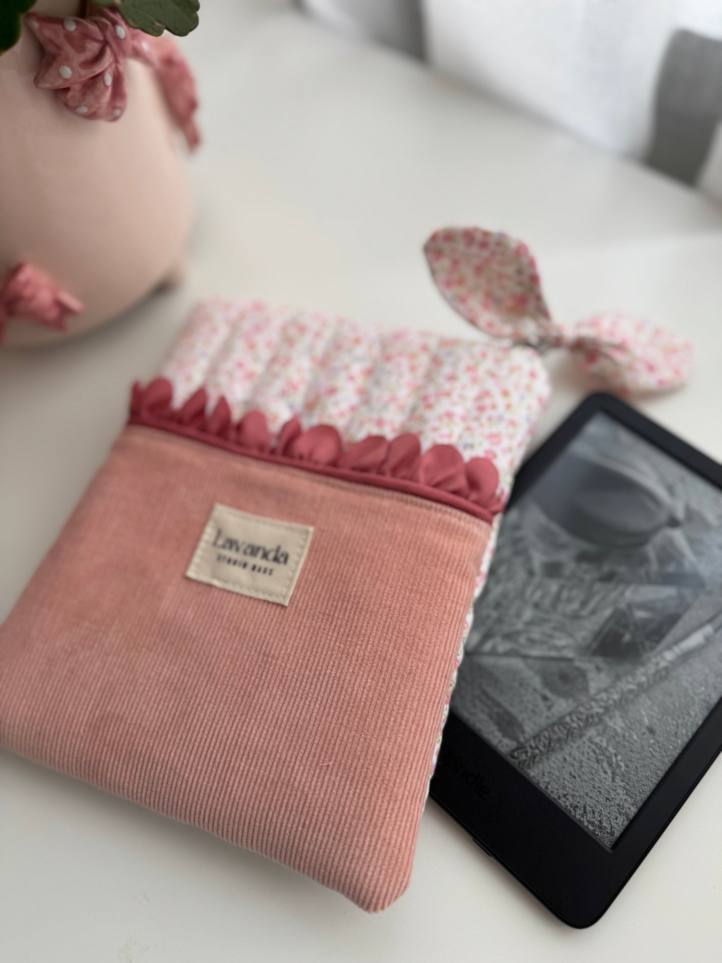 Capa Kindle flores pastel pequenas e micropana.
