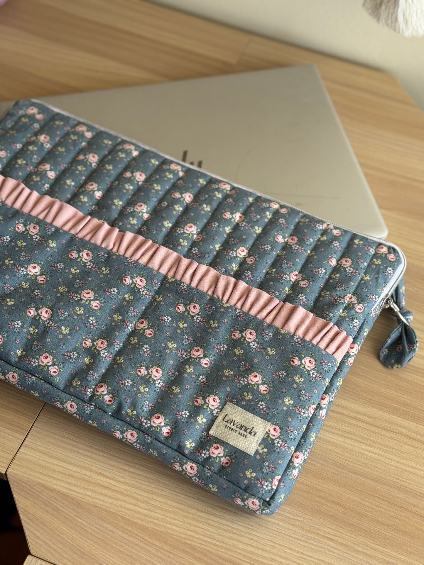 Ocean blue flowers laptop case.