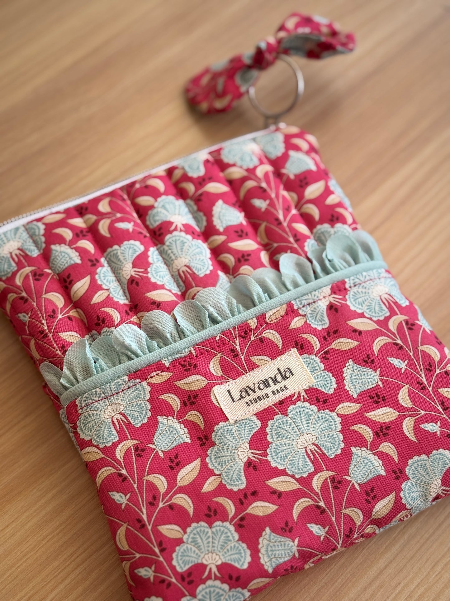 Kindle sleeve dustry red flowers and mint
