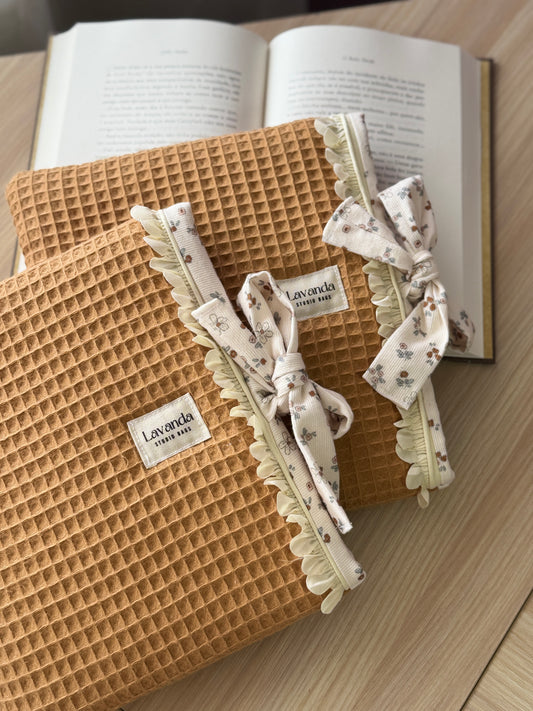 Book cover waffle ocre flowers
