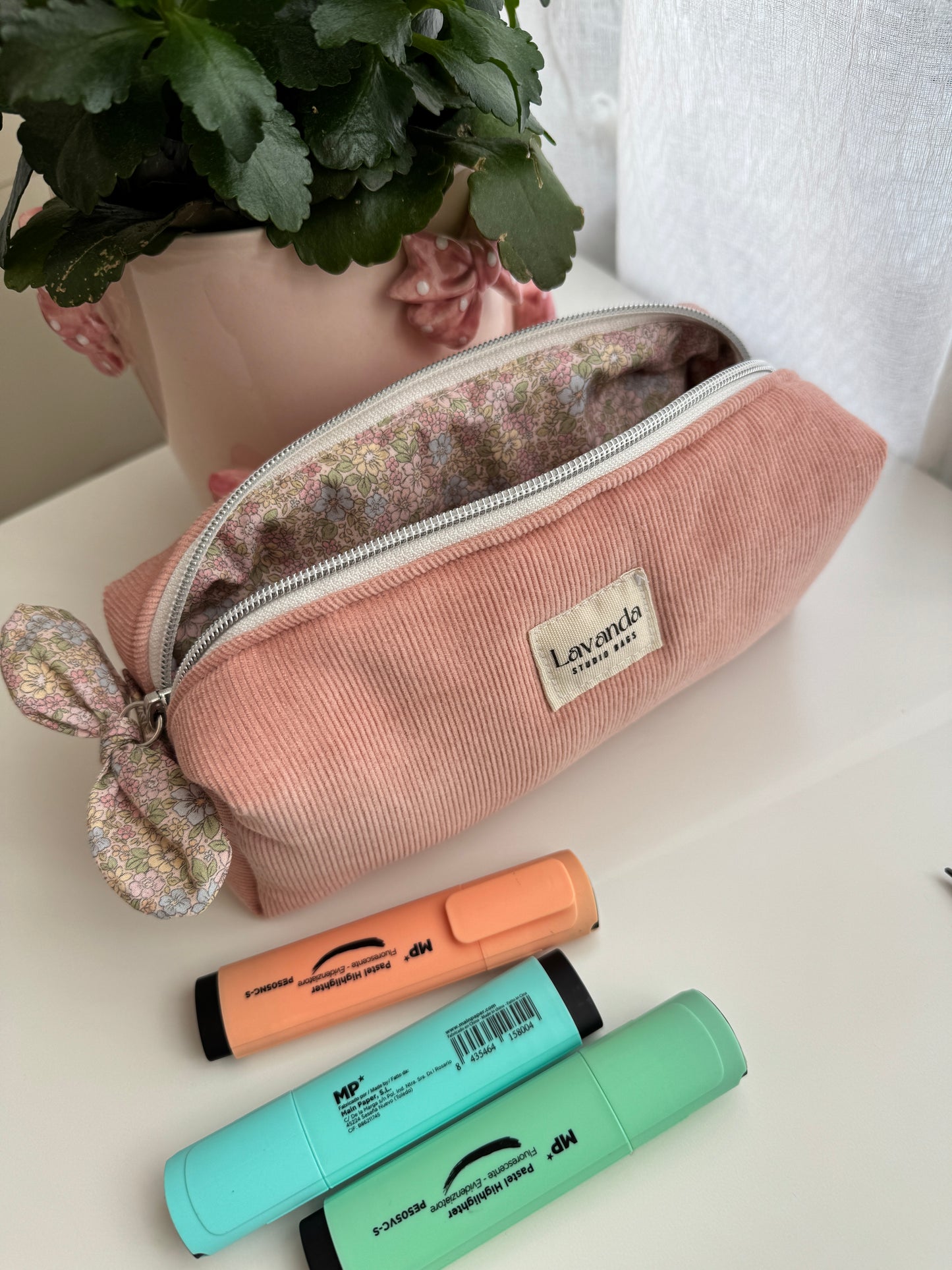 A. Estojos para canetas🌸2