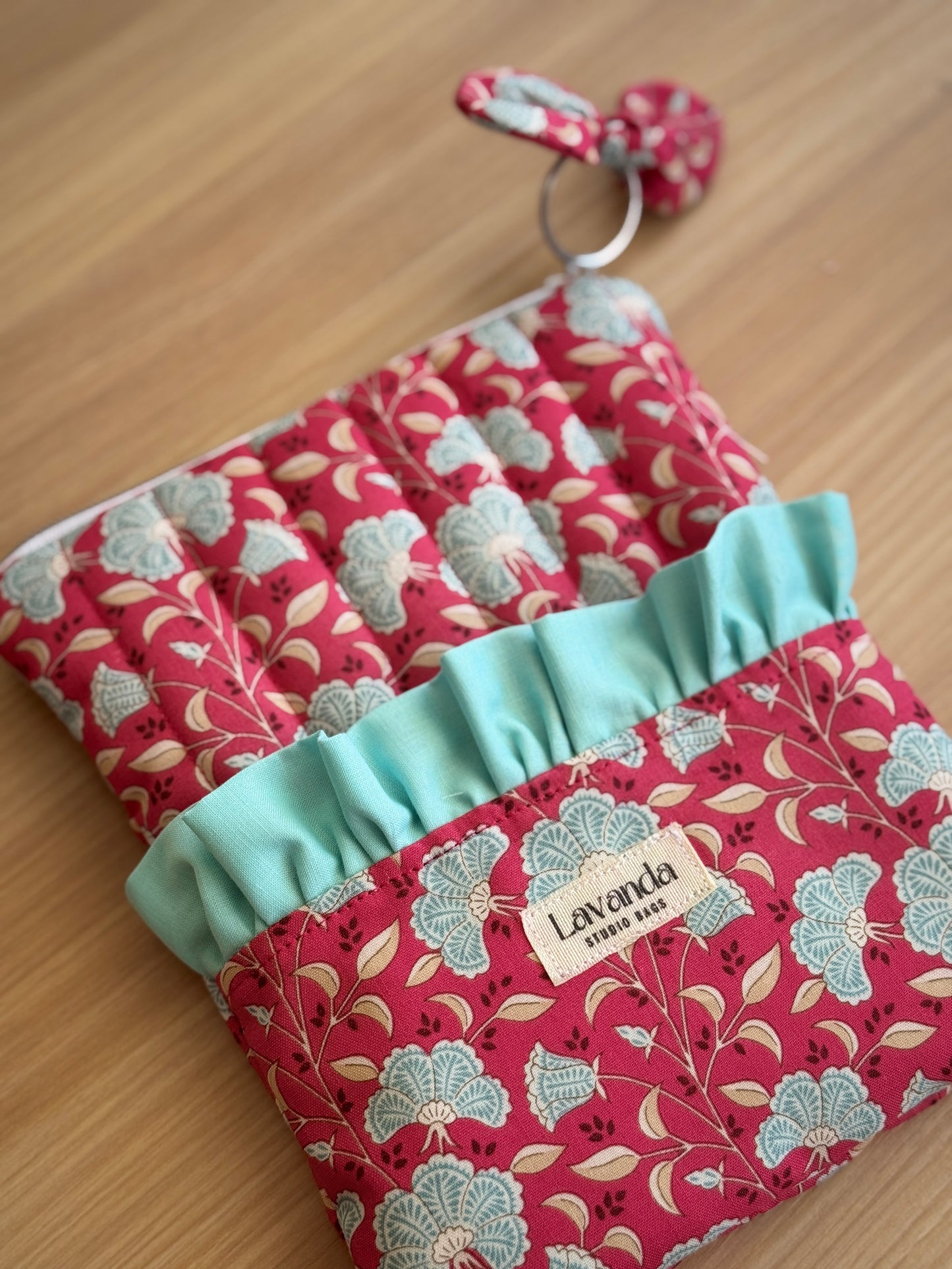 Kindle sleeve dustry red flowers mint.