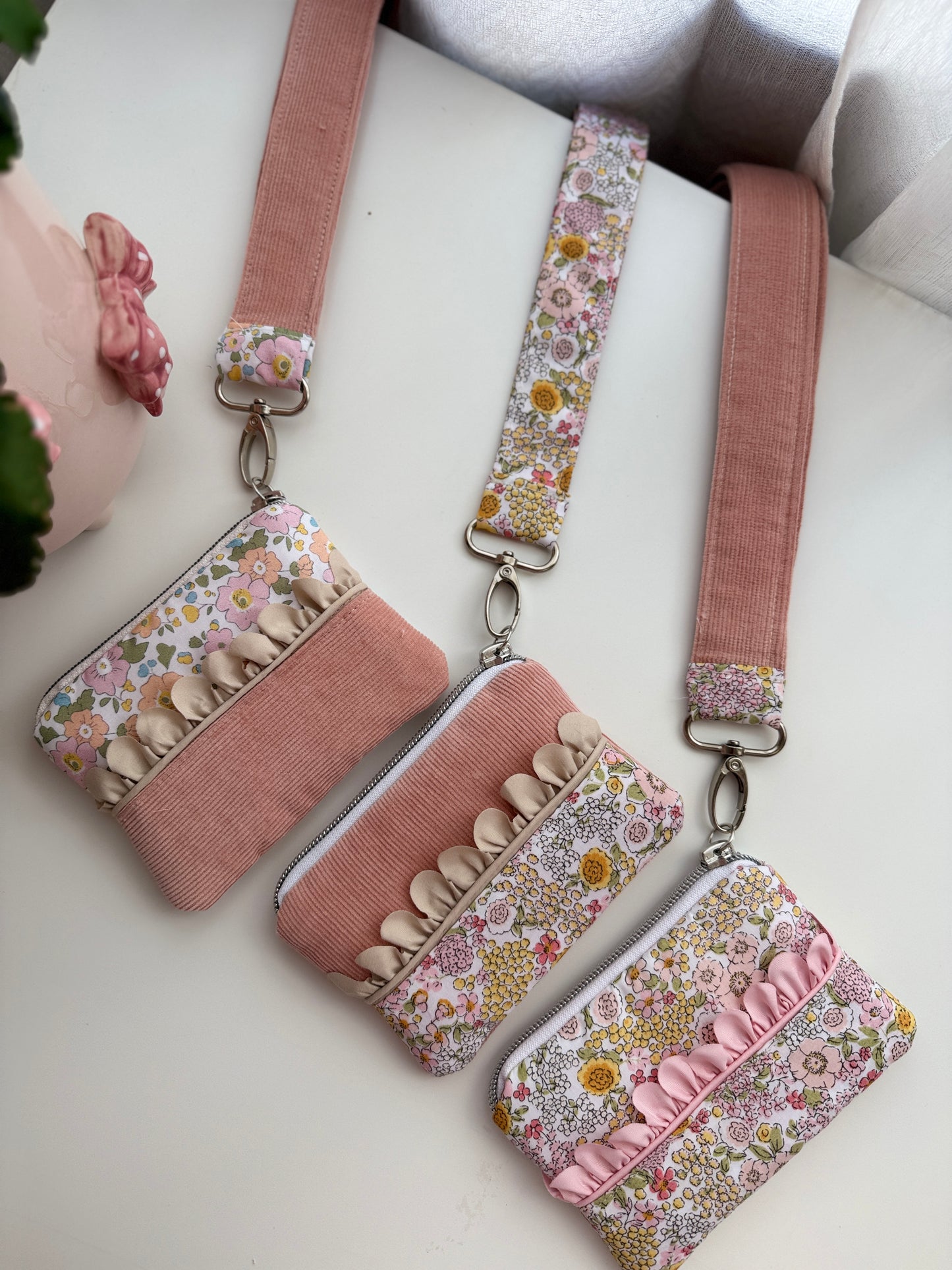 Cordões + mini bolsa
