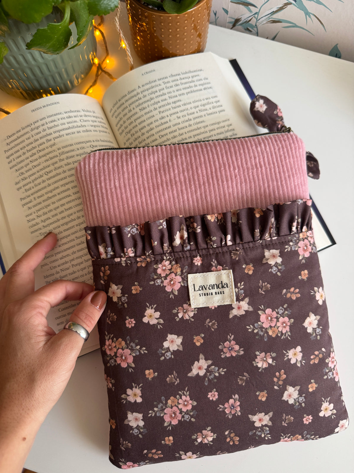 Book sleeve with pocket brawn flowers