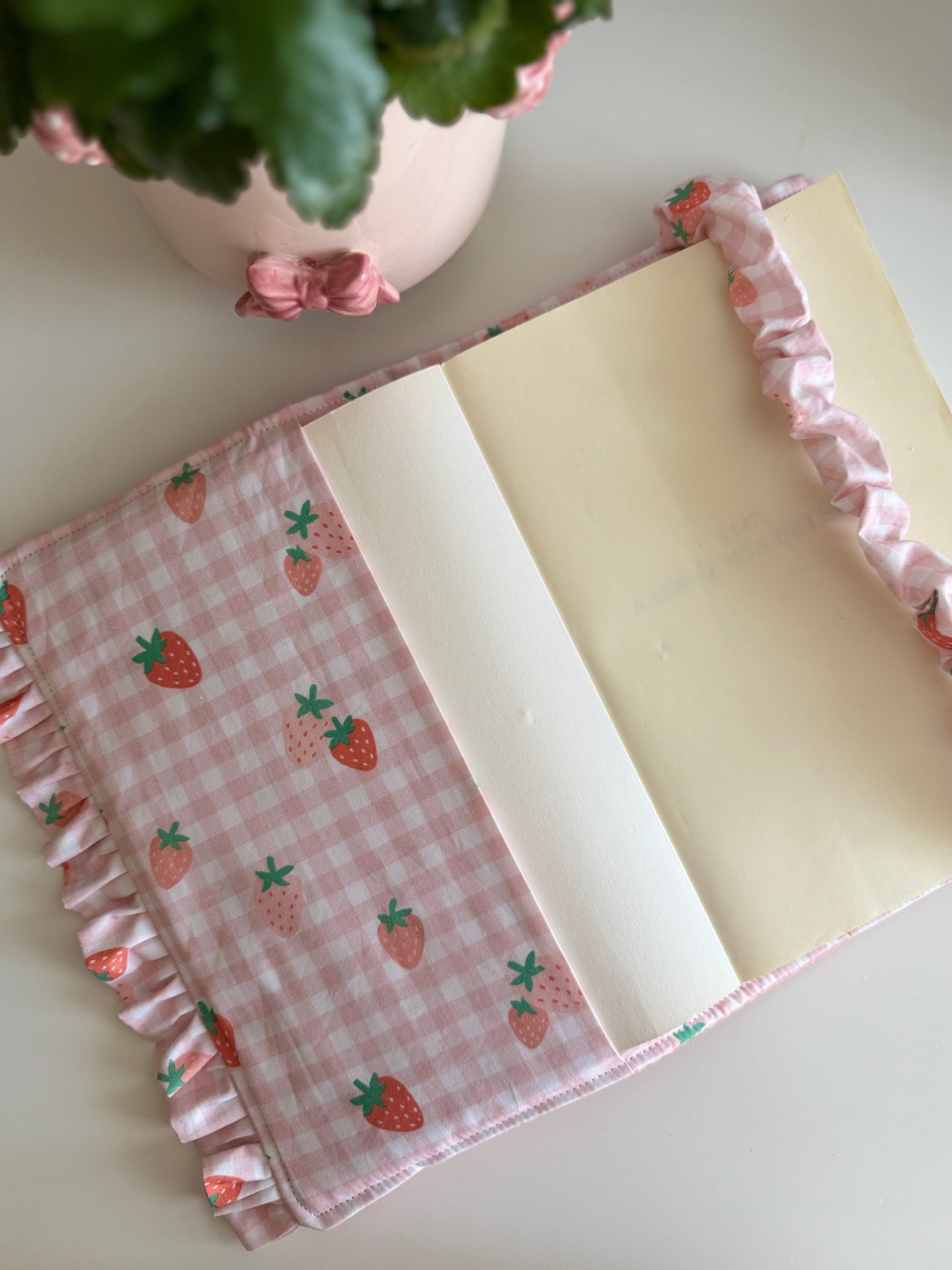 Book cover with flaps strawberry and pink waffle/ elastic