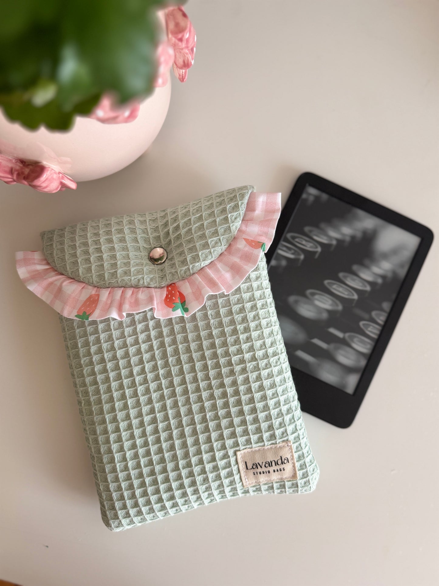 Kindle sleeve strawberry and waffle 🍓