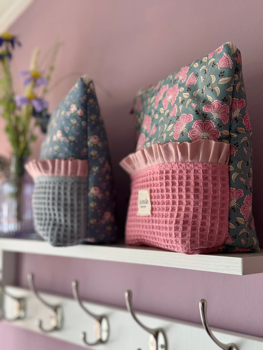 Bolsa de cosméticos cosmos + scrunchie.