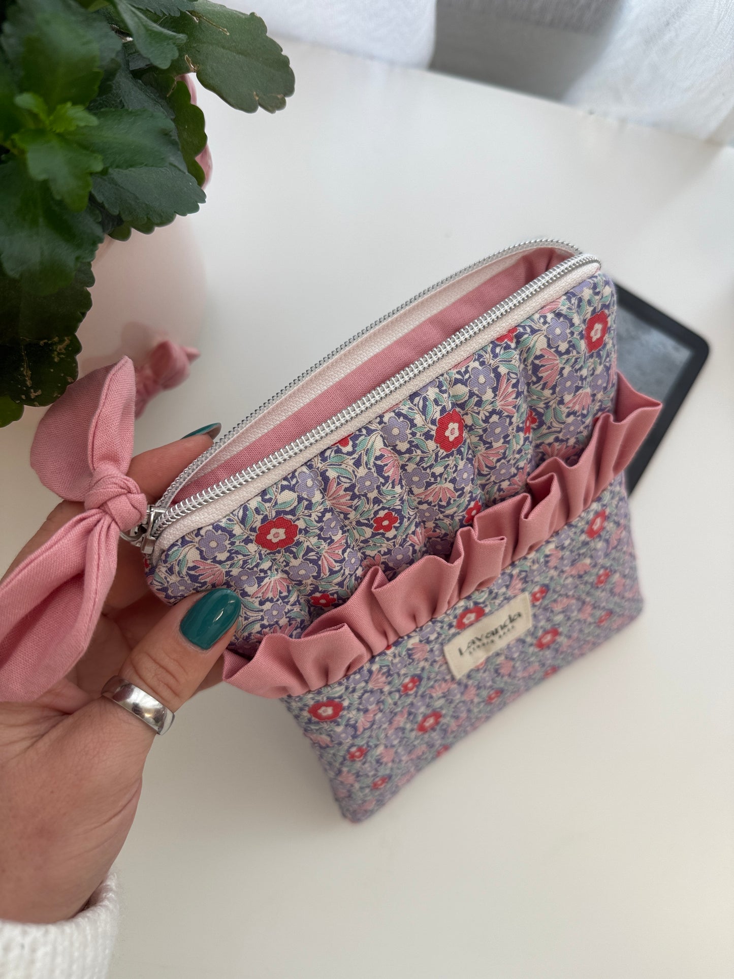 Capa de Kindle floral e rosa pastel