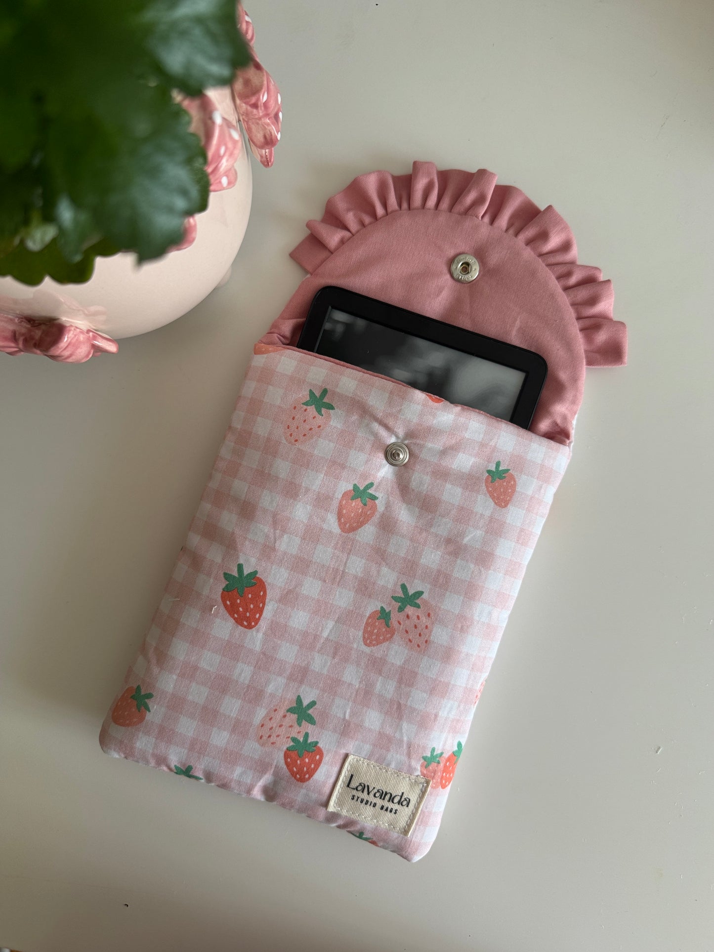 Kindle sleeve strawberry🍓