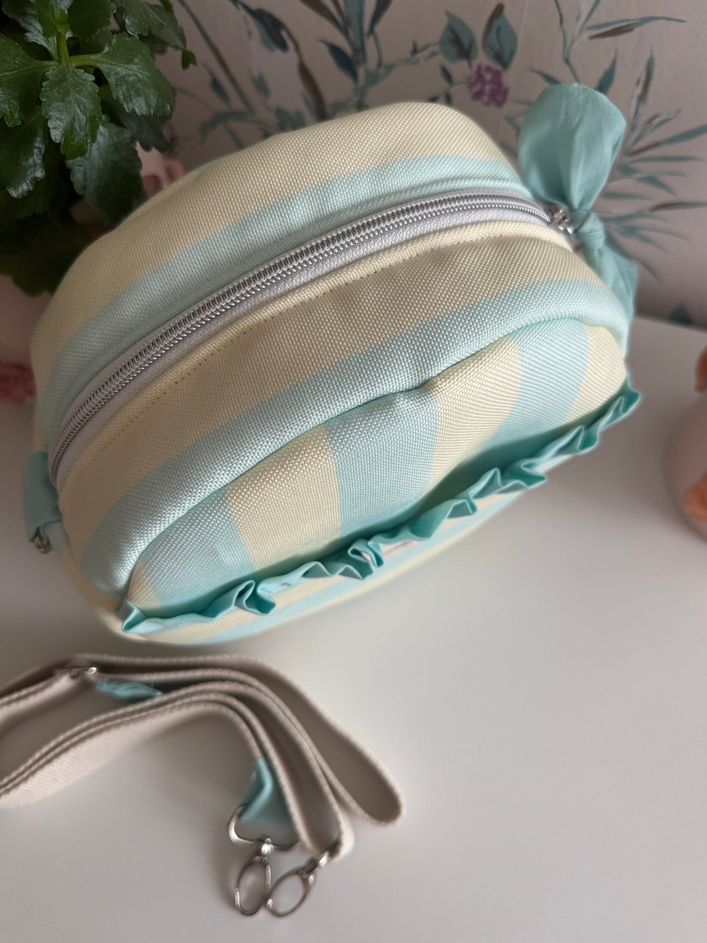 Round shoulder bag jazmín summer collection blue and pastel yellow
