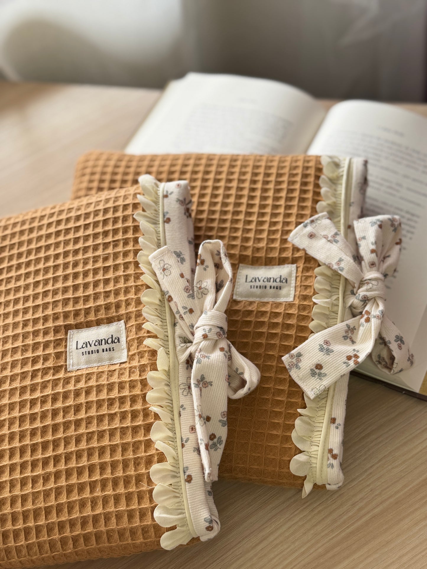 Book cover waffle ocre flowers