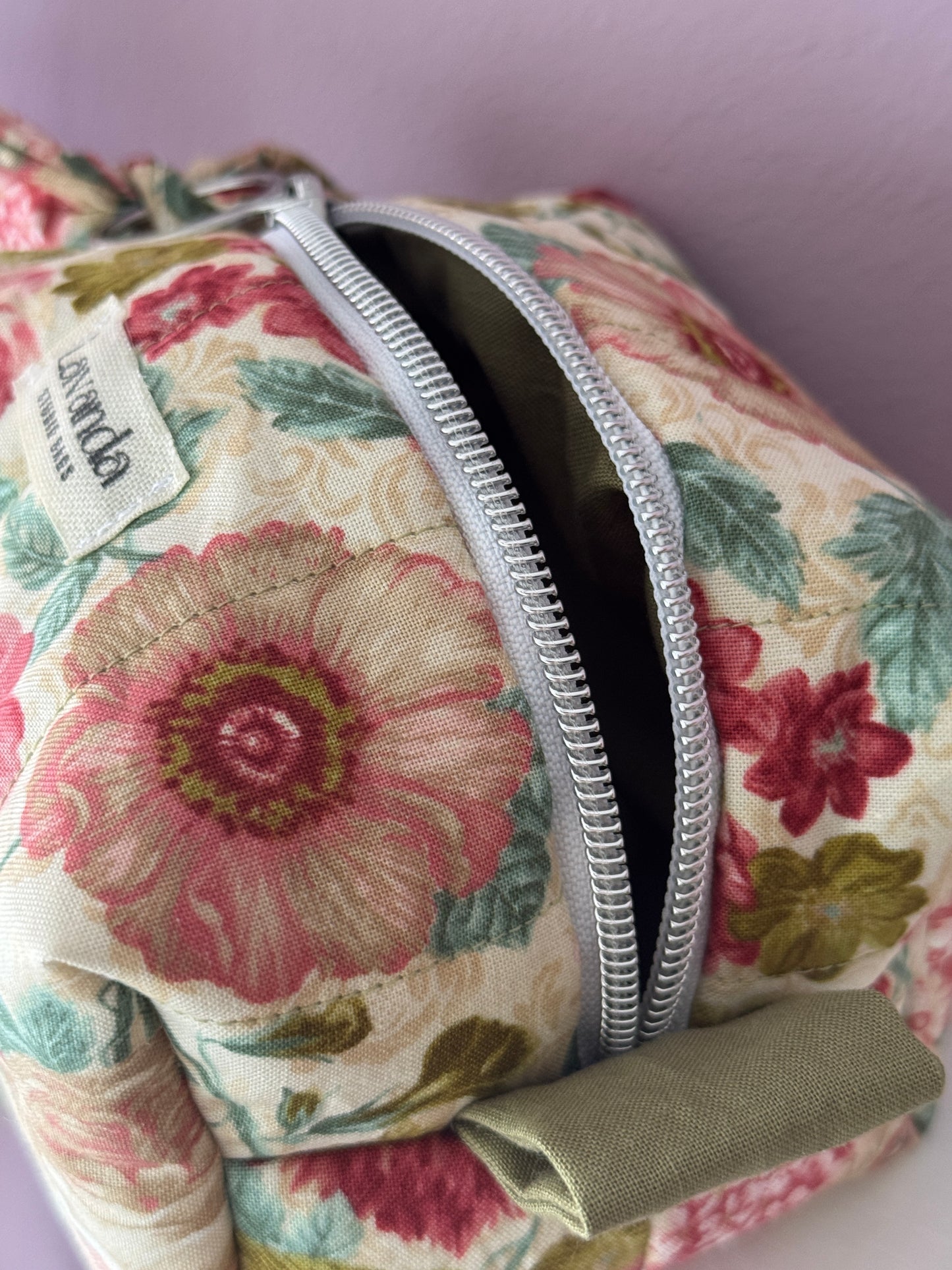 Mini cometic bag rouse and green cosmetic bag.
