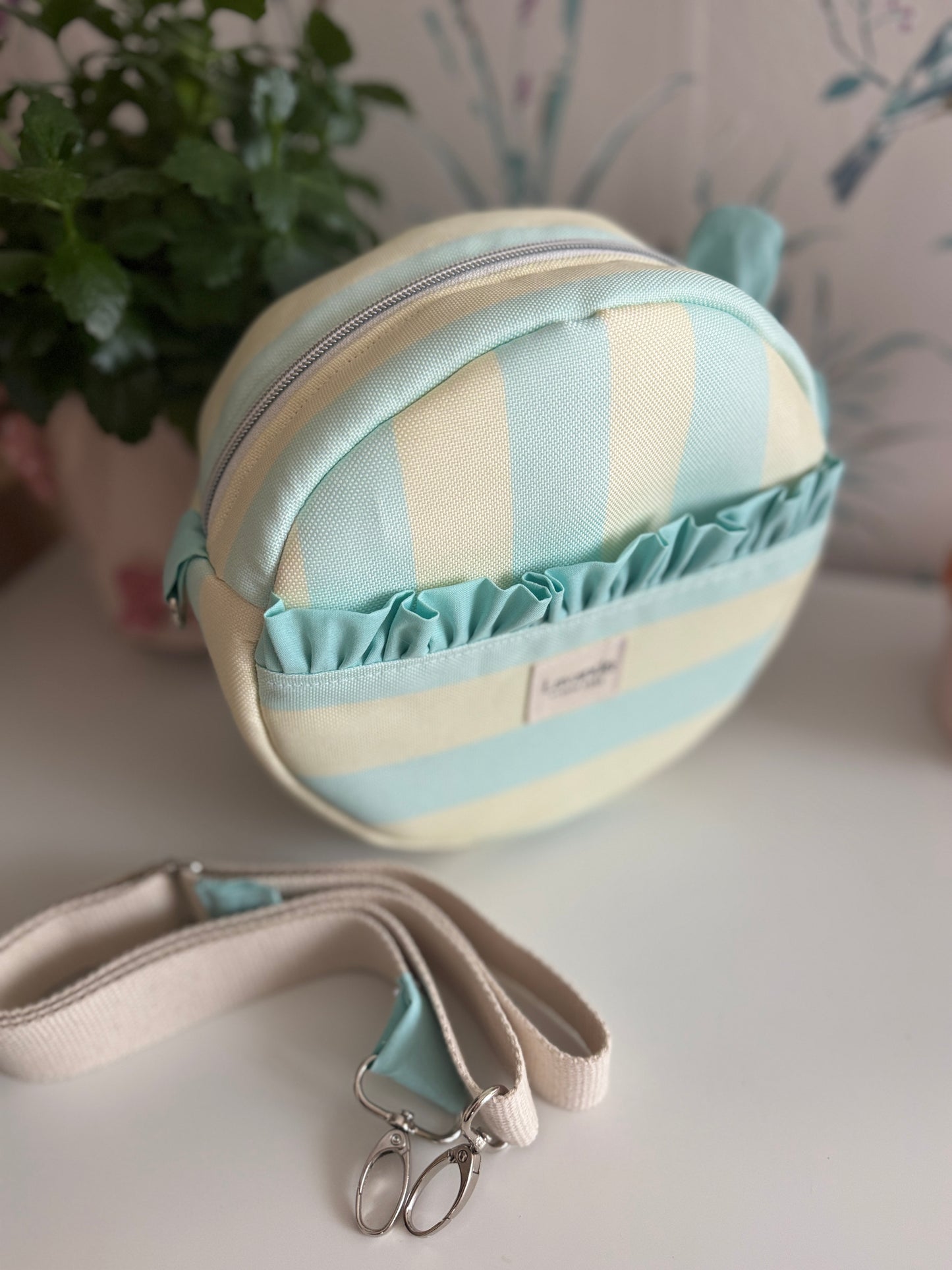 Round shoulder bag jazmín summer collection blue and pastel yellow
