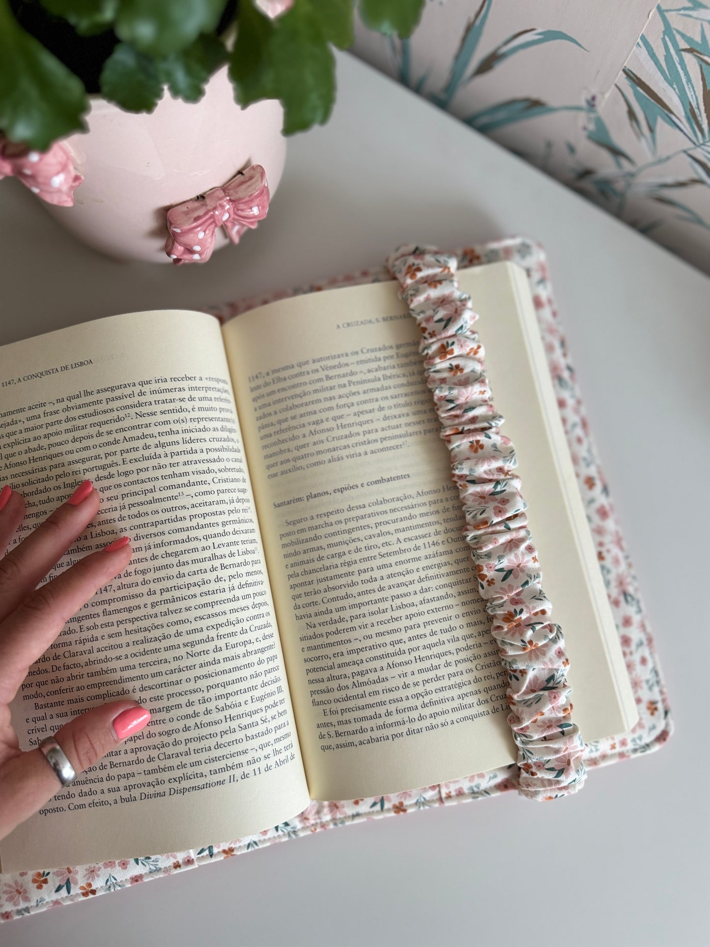 Book cover with flaps waffle fabric and cotton flowers