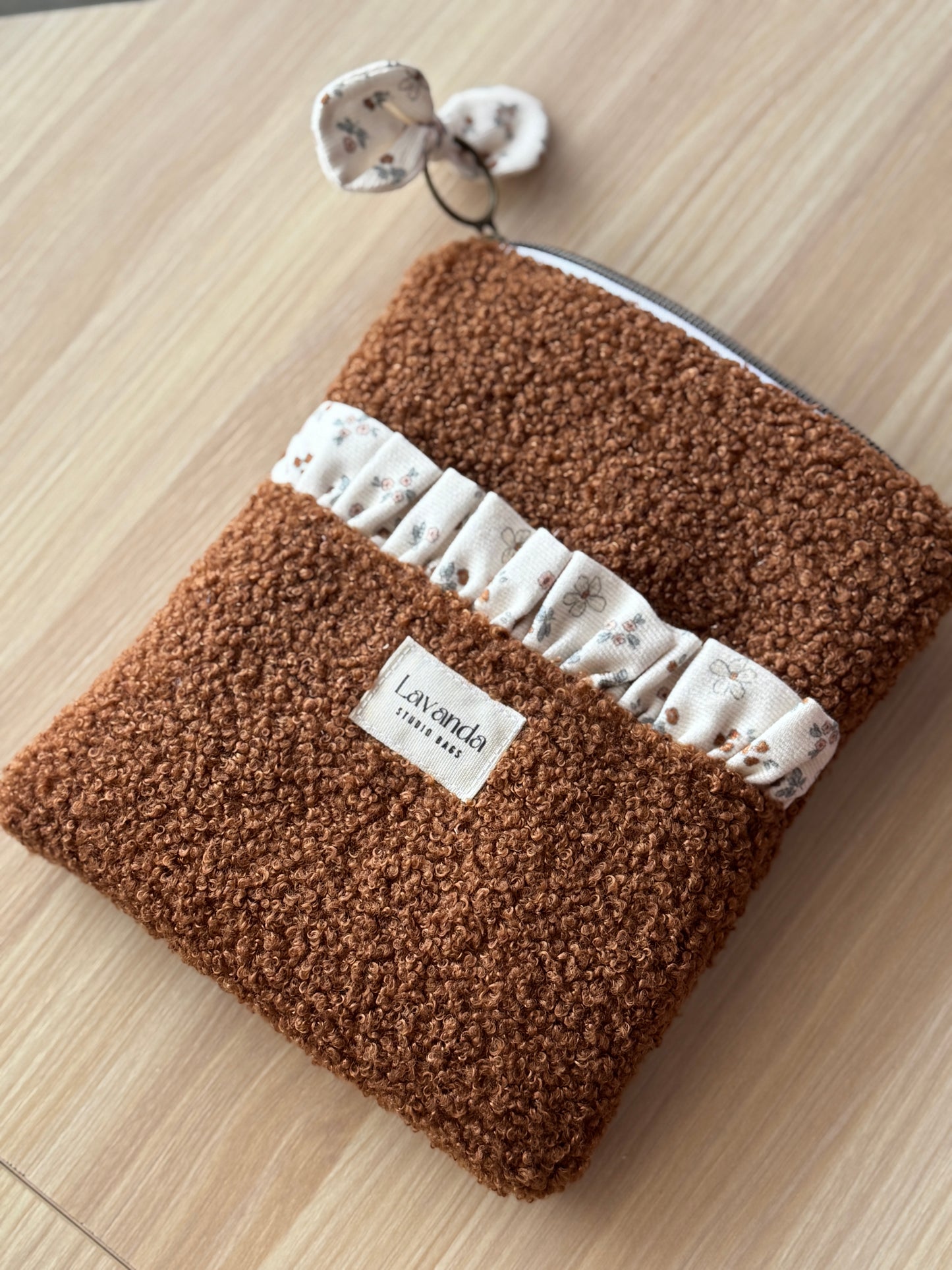 Kindle sleeve teddy brown flowers