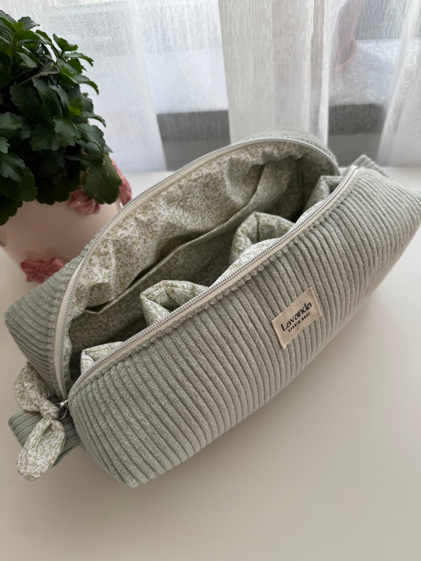 Dyson airwrap bolsa menta pana e flores por dentro