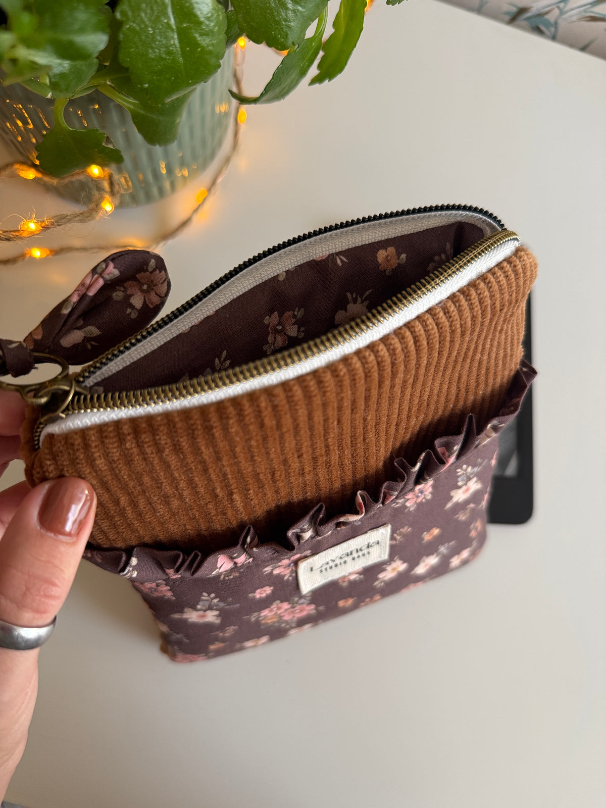 Kindle/ kobo🍂 sleeve brown pana and flowers