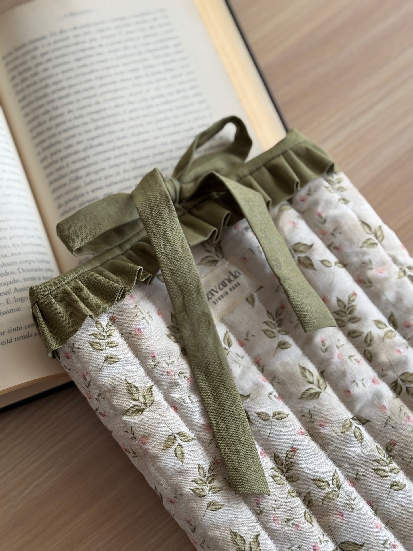 Book cover beige and green flowers