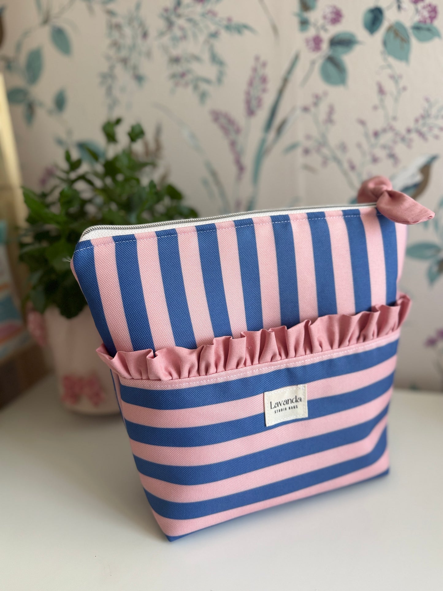 Cosmetic bag cosmos🏖️ strap punk and blue