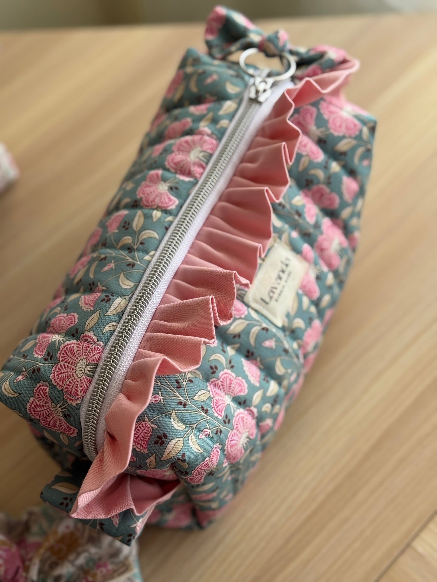 a.Cosmetic bag green floral wind