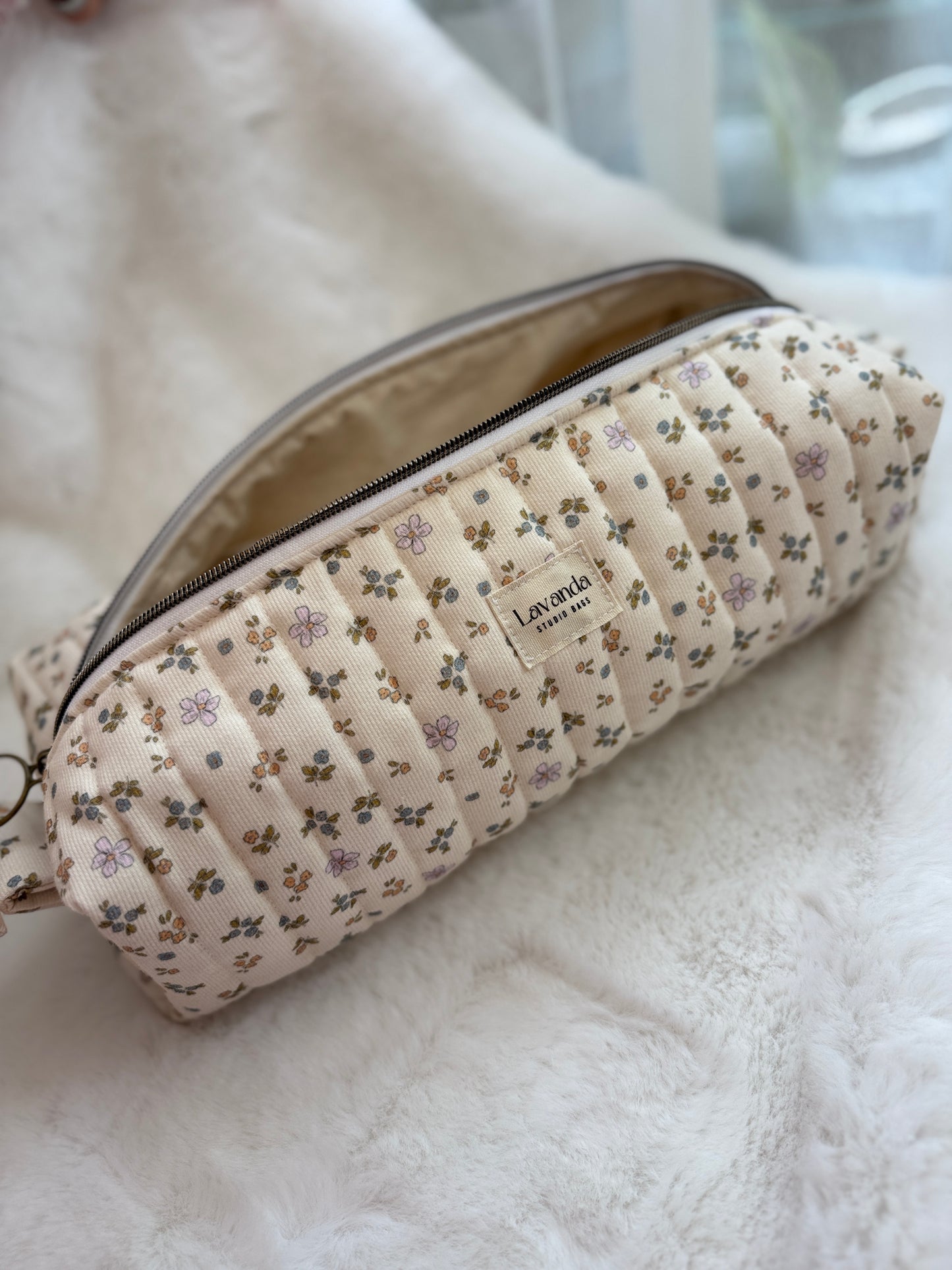 Dyson airwrap bag beige and flowers