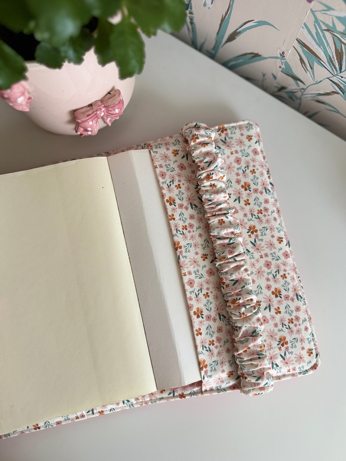 Book cover with flaps waffle fabric and cotton flowers