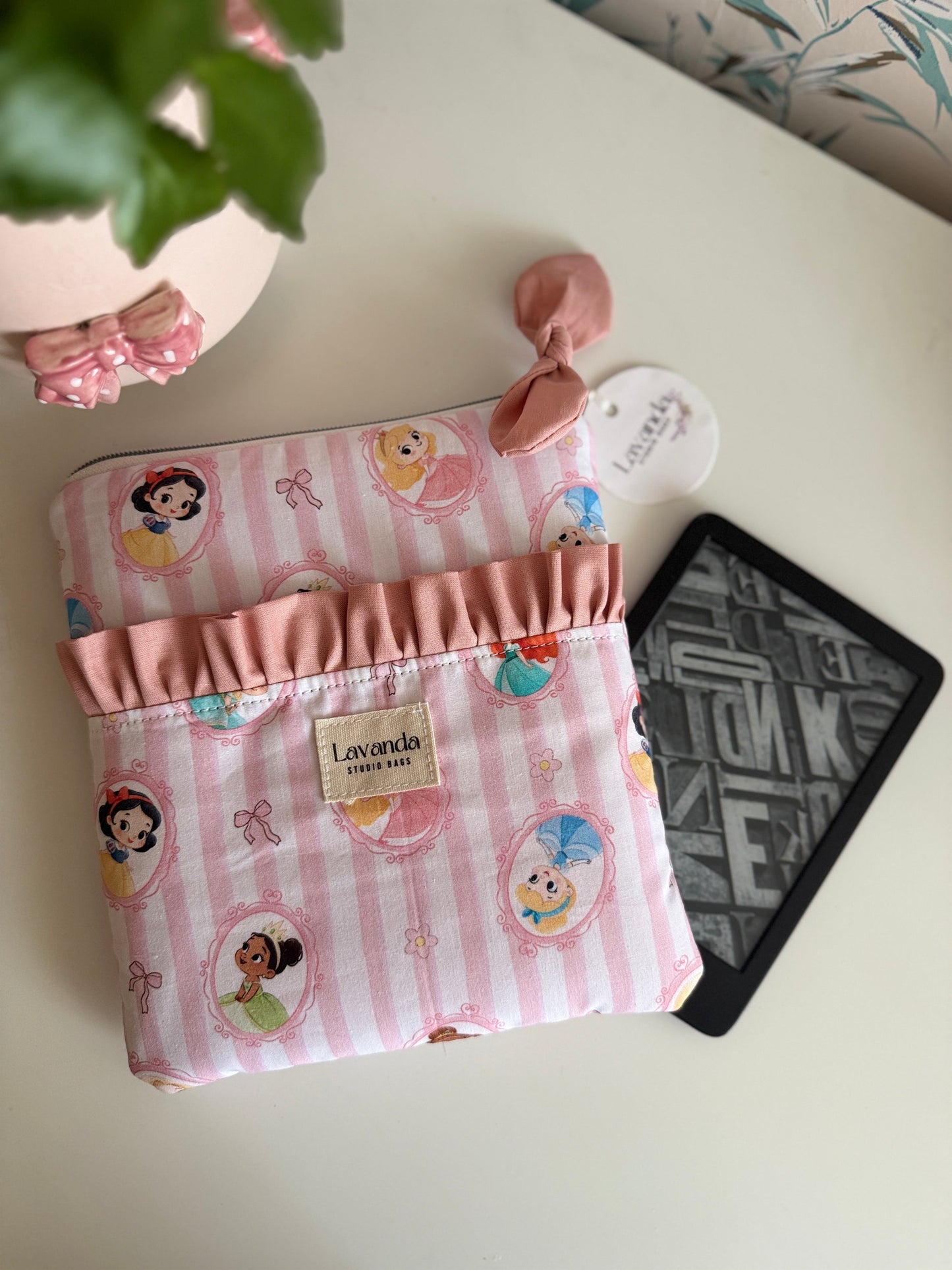 Kindle/ kobo/ book sleeve princess 🎀