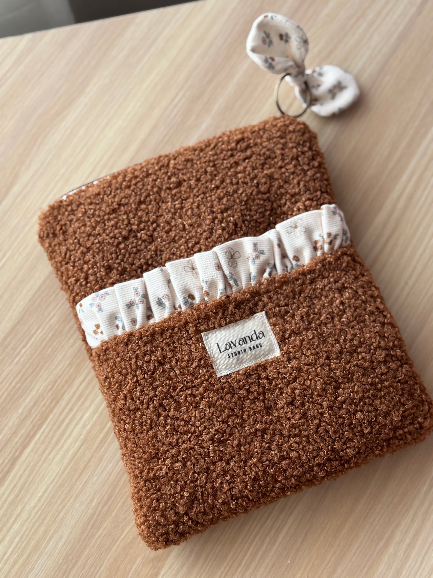 Kindle sleeve teddy brown flowers