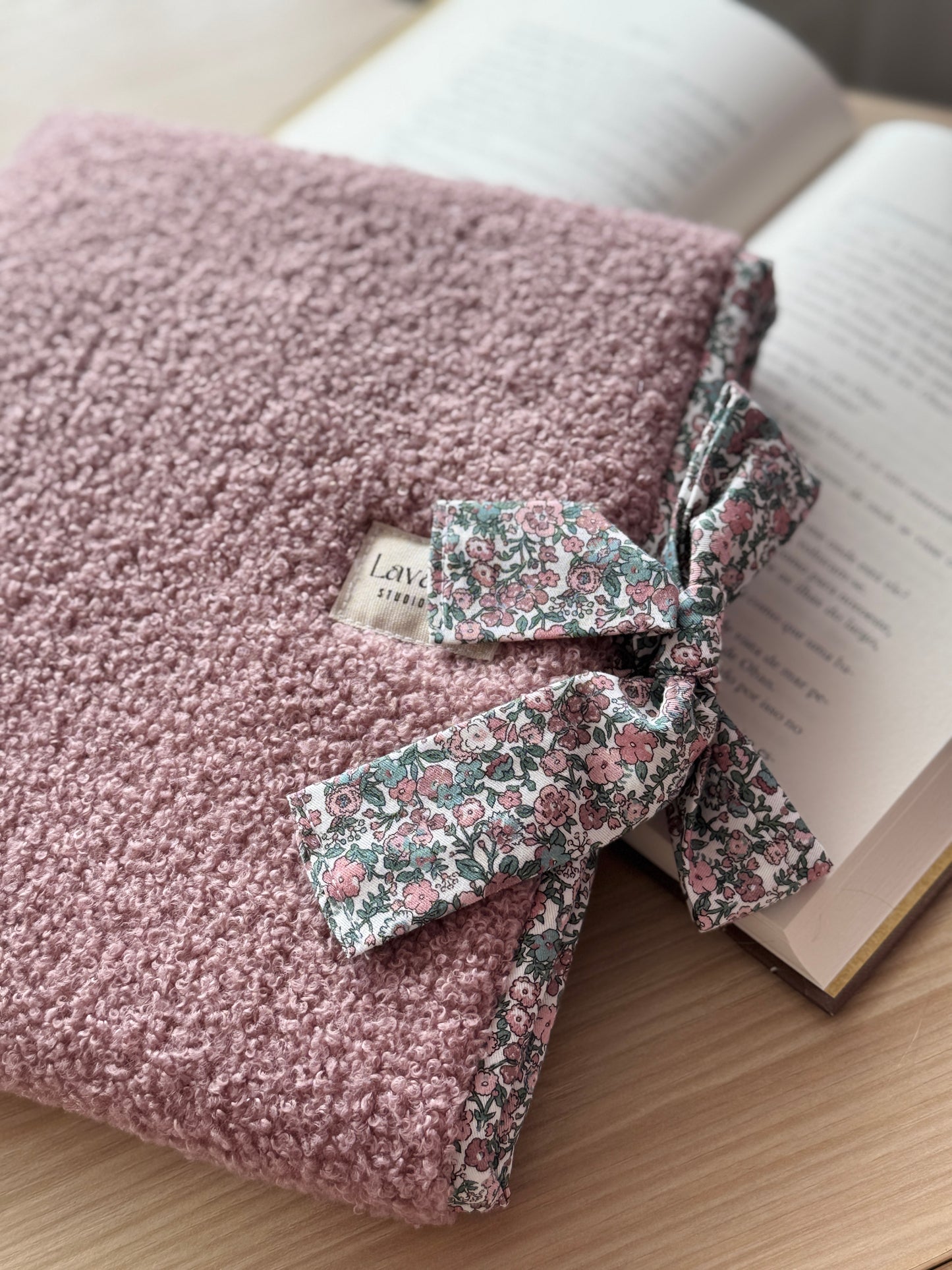 Book cover teddy old pink and flowers