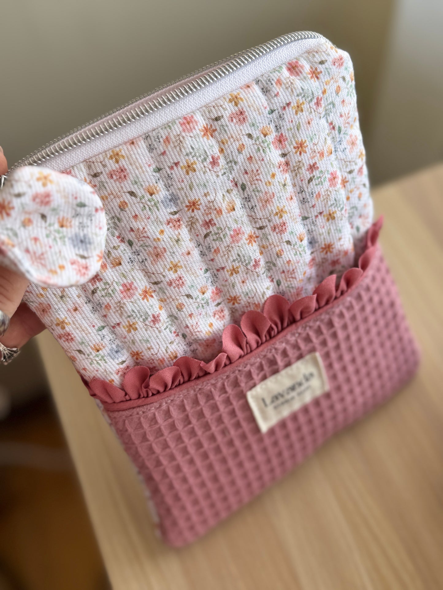 Kindle sleeve pastel flowers pink and pink