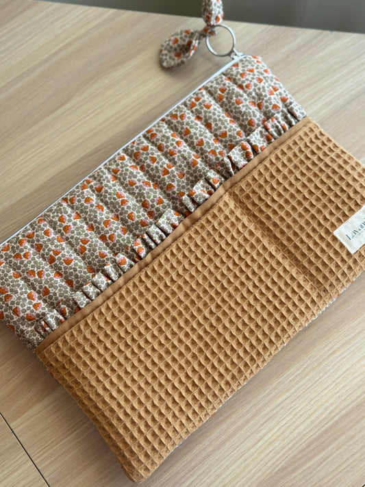 Canela flower and ocre waffle lpad case.