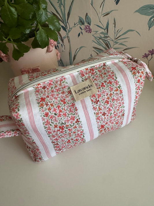 Cosmetic bag fresia simple medium little capsule.🌸
